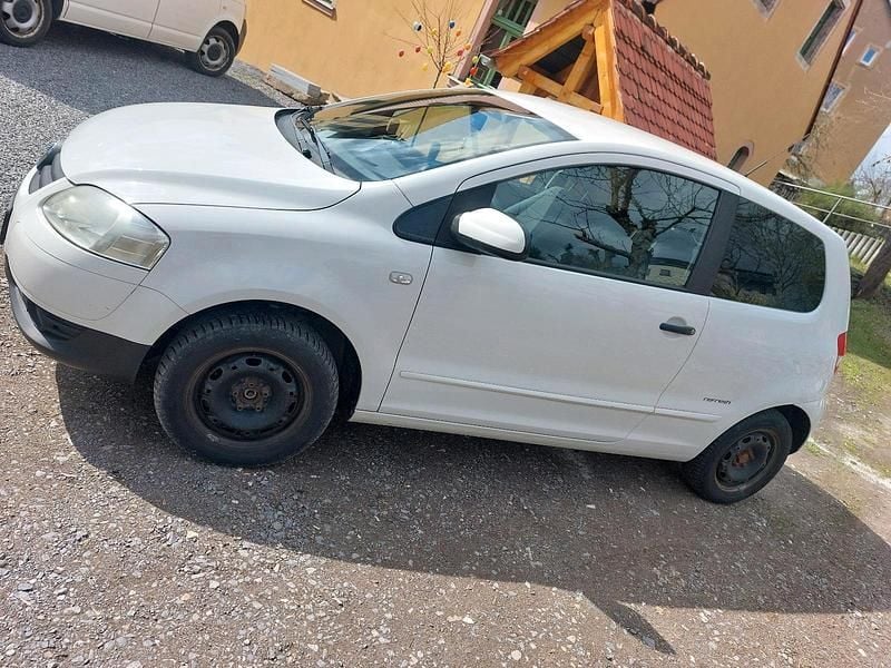 Gebraucht VW Fox 54 PS (39 kW) 2009 Weiß Kleinwagen
