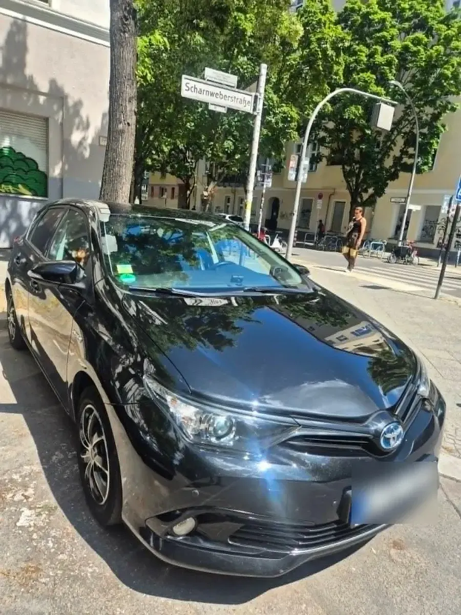 Gebraucht Toyota Auris Hybrid 99 PS (72 kW) 2018 Schwarz Limousine