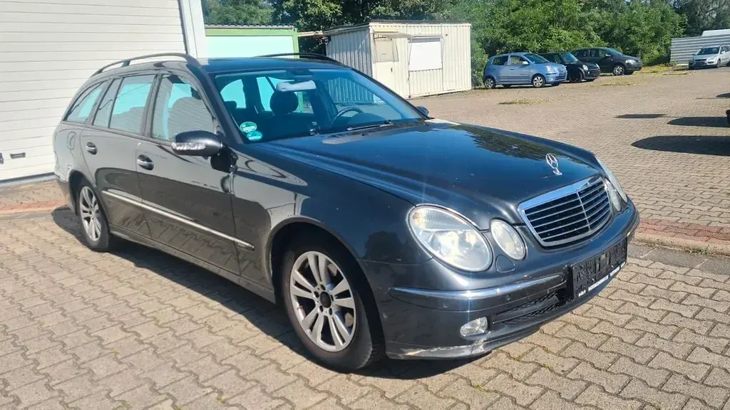 Gebraucht Mercedes E220 150 PS (110 kW) 2004 Grau Kombi