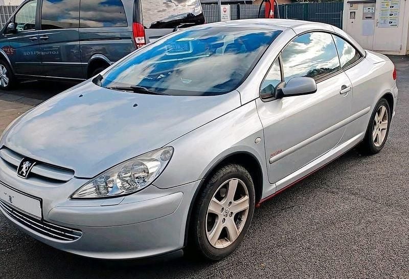 Silber Gebraucht 2005 Peugeot 307 CC Tendance Cabrio | 1.690 € - Bild 1/4
