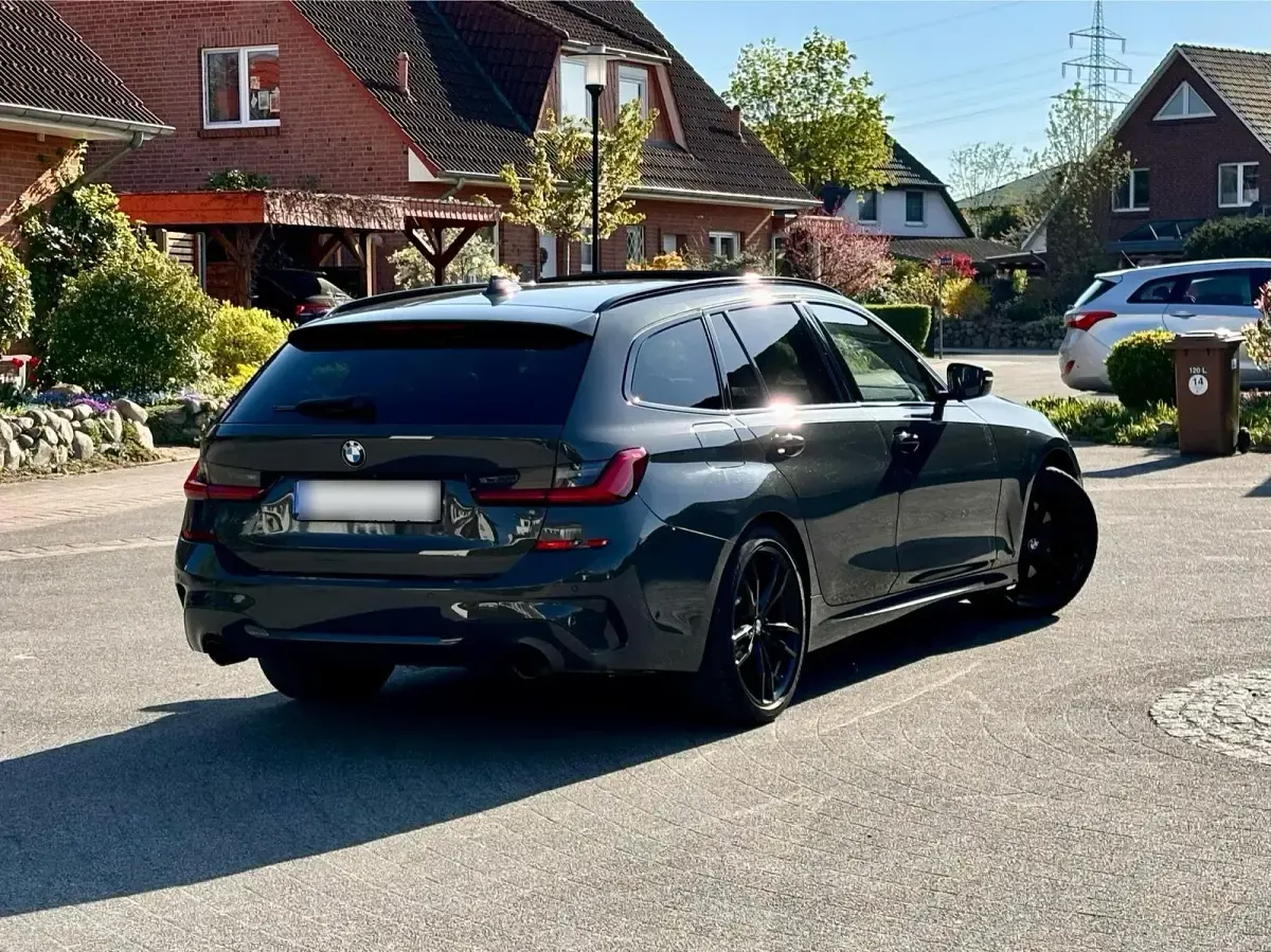 Gebraucht BMW 320 Basis 190 PS (139 kW) 2020 Grau Kombi