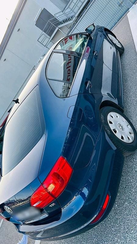 Second-hand VW Jetta 140 CP (102 kW) 2011 Albastru Berlinǎ