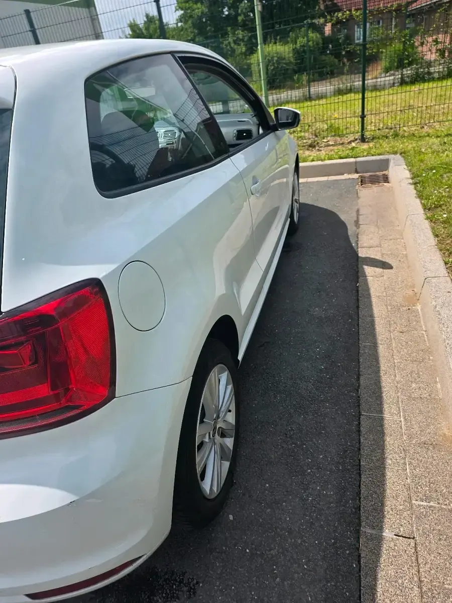 Gebraucht VW Polo 75 PS (55 kW) 2015 Weiß Limousine