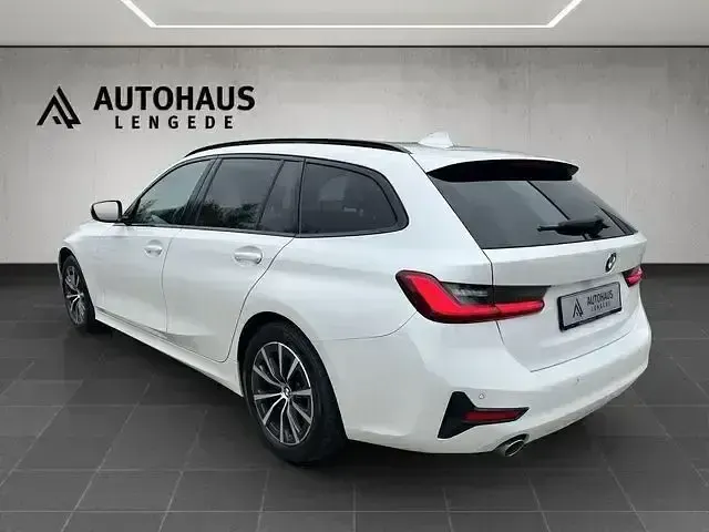 Gebraucht BMW 318 Shadowline 150 PS (110 kW) 2020 Weiß Limousine