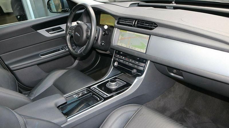Gebraucht Jaguar XF Prestige 300 PS (220 kW) 2017 Grau Limousine