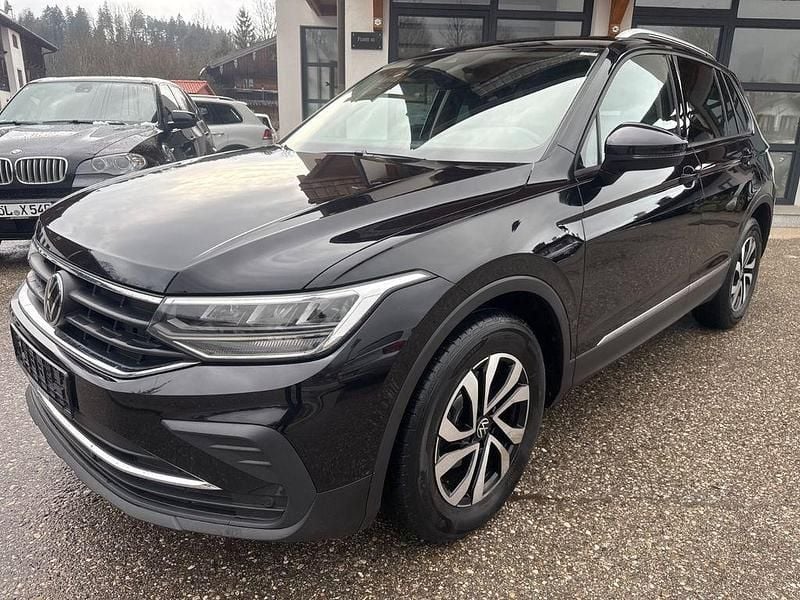 Gebraucht VW Tiguan Active 150 PS (110 kW) 2022 Schwarz SUV