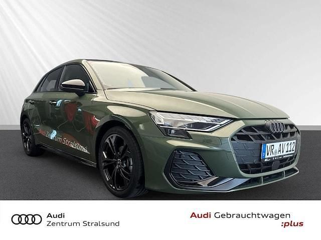 Distriktgrün metallic Gebraucht 2025 Audi A3 S-Line | 42.700 € - Bild 1/4