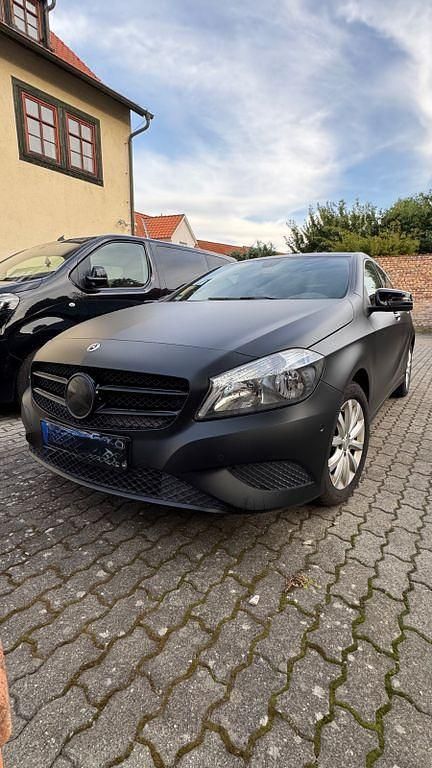 Schwarz Gebraucht 2015 Mercedes A200 Style Limousine | 13.490 € (Guter Preis) - Bild 1/4