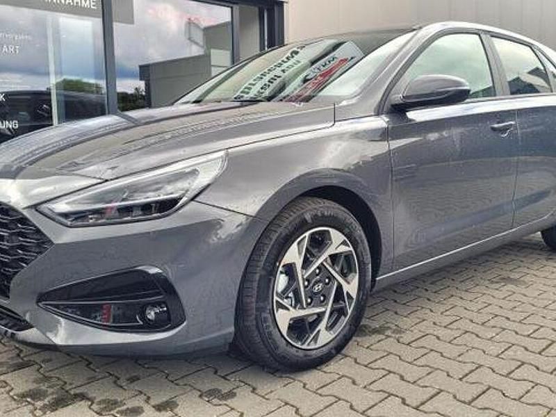 Grau Neu 2025 Hyundai i30 Limousine | 25.658 € (Guter Preis) - Bild 1/1