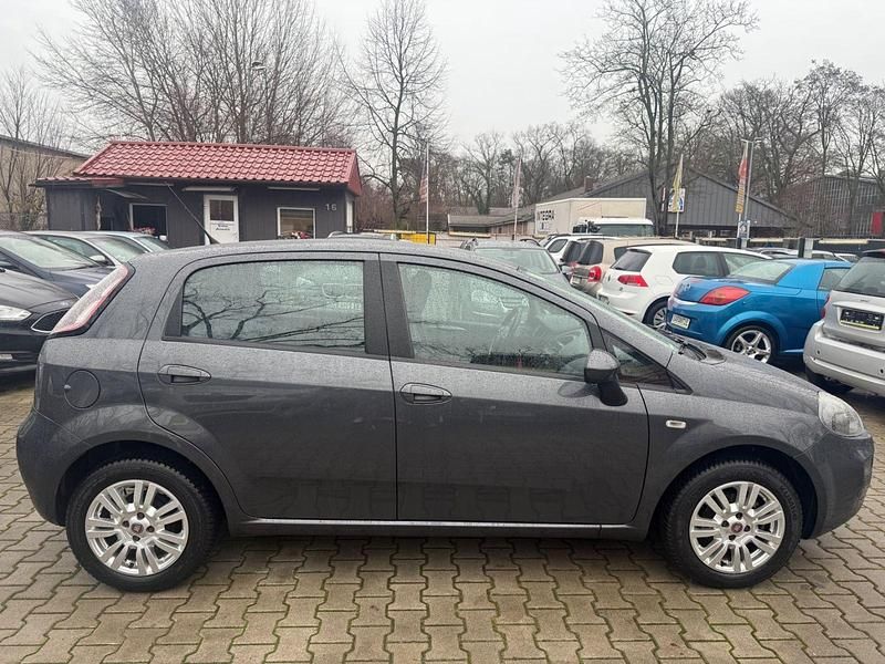 Gebraucht Fiat Punto More 69 PS (50 kW) 2012 Antressit grau Kleinwagen