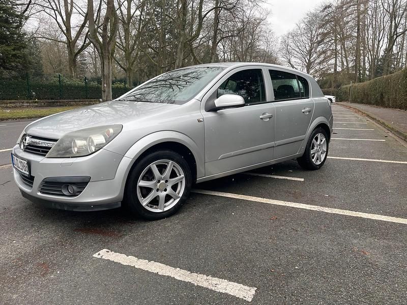 Gebraucht Opel Astra 105 PS (77 kW) 2006 Silber Limousine