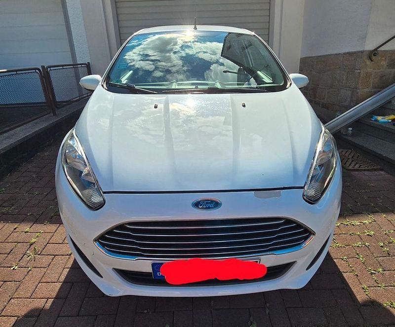 Weiß Gebraucht 2013 Ford Fiesta Trend Kleinwagen | 3.399 € (Superpreis) - Bild 1/4