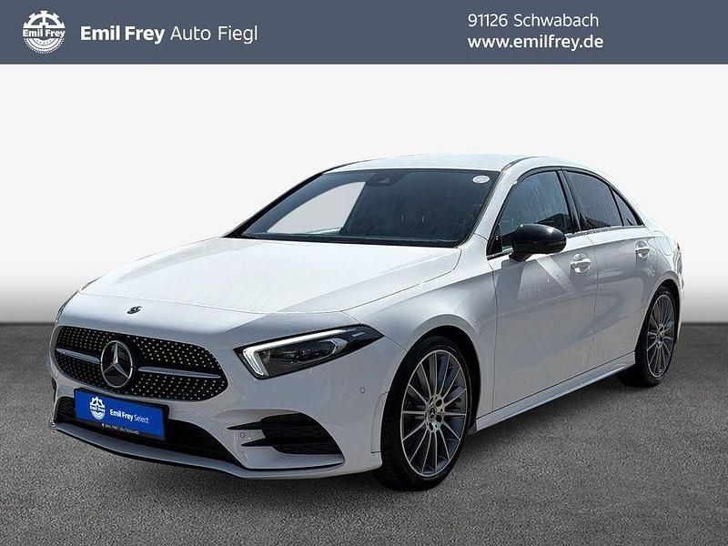 Weiß Gebraucht 2019 Mercedes A220 AMG line Limousine | 24.990 € (Fairer Preis) - Bild 1/4