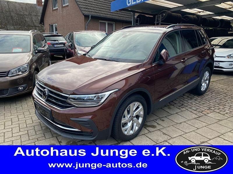 Braun Gebraucht 2023 VW Tiguan Life SUV | 32.900 € (Etwas zu teuer) - Bild 1/4