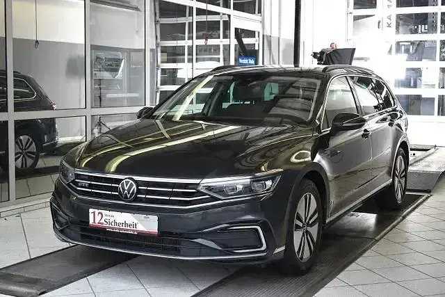 Gebraucht VW Passat GTE 218 PS (160 kW) 2022 Grau Kombi