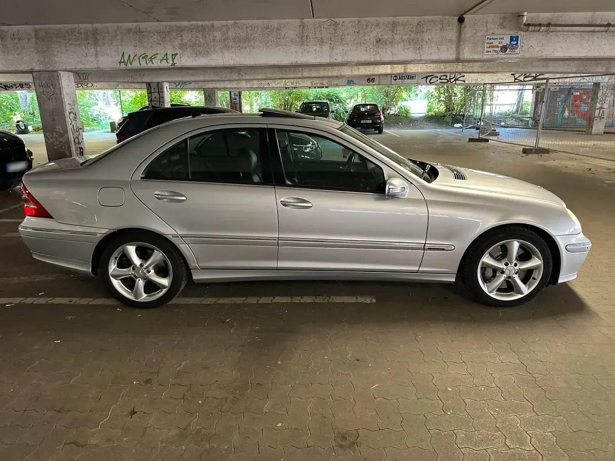 Gebraucht Mercedes C320 224 PS (164 kW) 2006 Silber Limousine