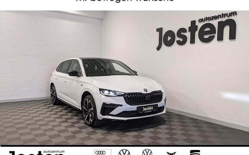 Weiß (moonweiß metallic) Gebraucht 2024 Skoda Scala Comfort Kleinwagen | 31.890 € - Bild 1/4
