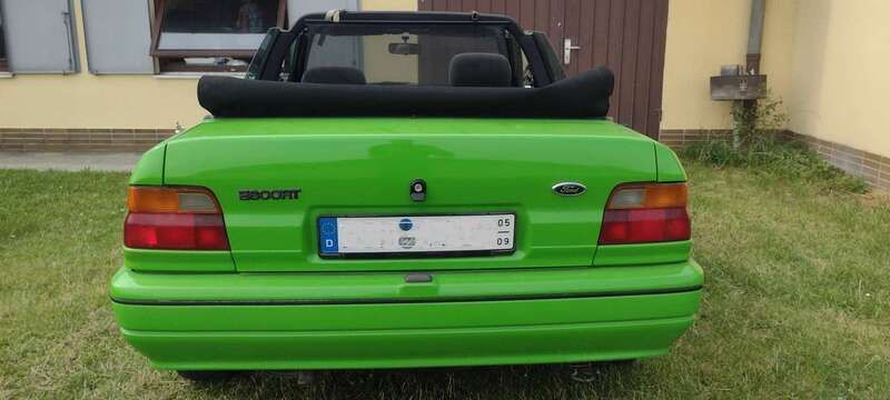 Grün Gebraucht 1991 Ford Escort Cabriolet Cabrio | 2.900 € - Bild 1/1
