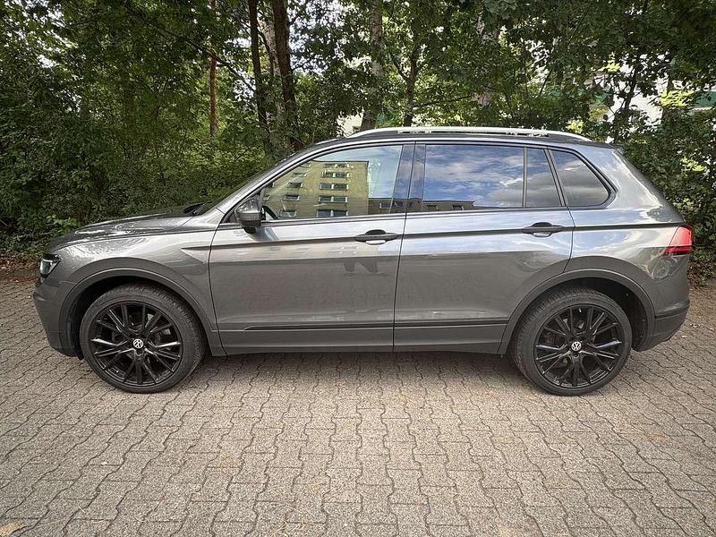 Grau Gebraucht 2018 VW Tiguan Highline SUV | 30.000 € (Etwas zu teuer) - Bild 1/4