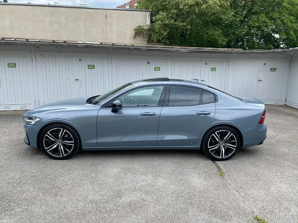 Gebraucht Volvo S60 R-Design 250 PS (183 kW) 2022 Grau Limousine