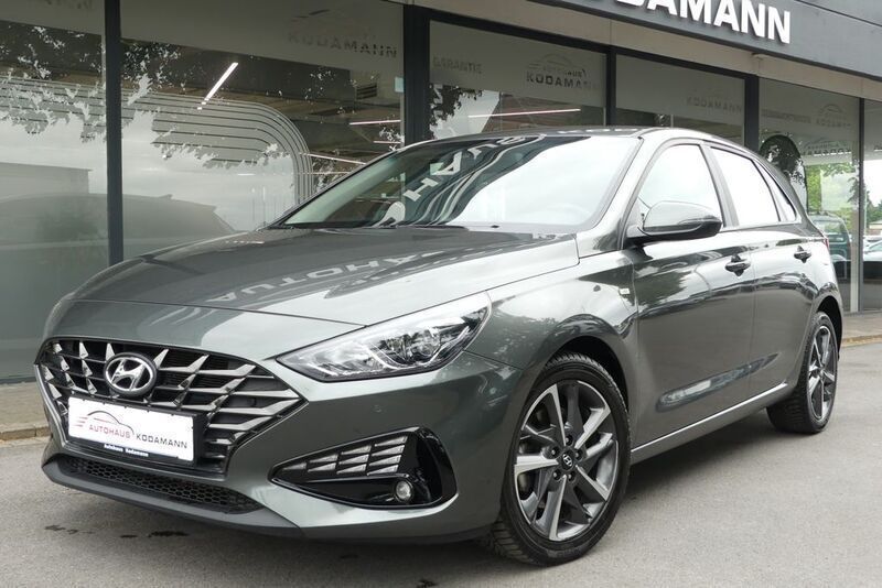 Grau Gebraucht 2023 Hyundai i30 Trend Limousine | 15.950 € (Fairer Preis) - Bild 1/4