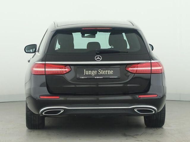 Gebraucht Mercedes E220 Avantgarde 200 PS (147 kW) 2023 Metalliclack obsidianschwarz Kombi