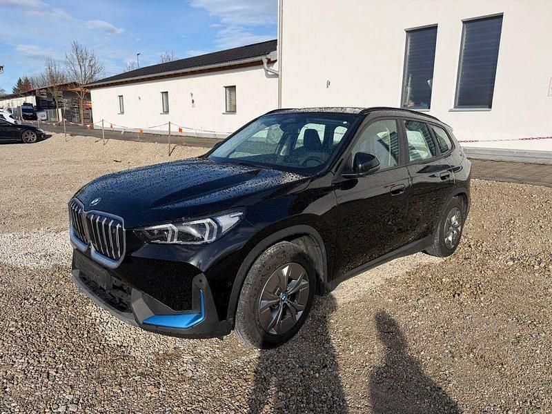 Gebraucht BMW iX1 230 kW (313 PS) 2023 Schwarz SUV