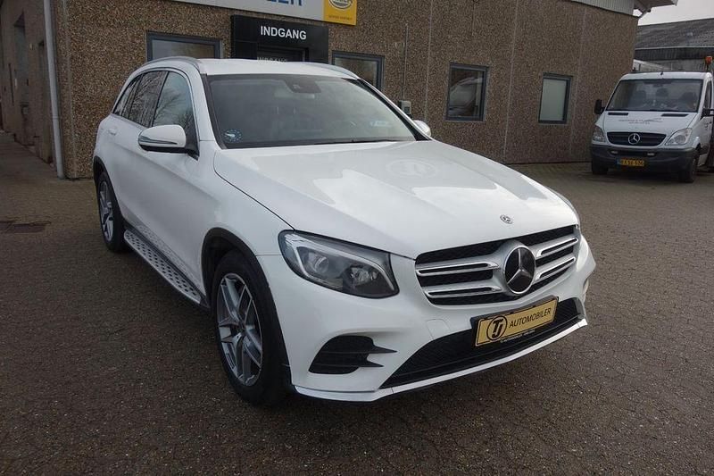 Weiß Gebraucht 2018 Mercedes GLC350 Sportline Van / Kleinbus | 20.750 € (Teuer) - Bild 1/4