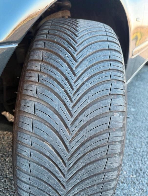 Gebraucht Mercedes E200 Classic 163 PS (119 kW) 2009 Schwarz Limousine