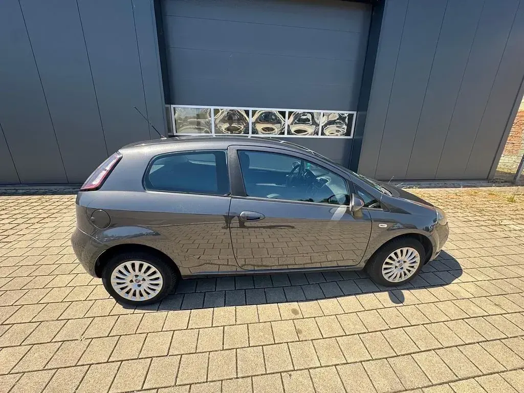 Gebraucht Fiat Punto Evo 77 PS (56 kW) 2011 Grau Kleinwagen