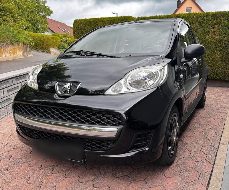Schwarz Gebraucht 2011 Peugeot 107 Kleinwagen | 2.499 € (Fairer Preis) - Bild 1/4