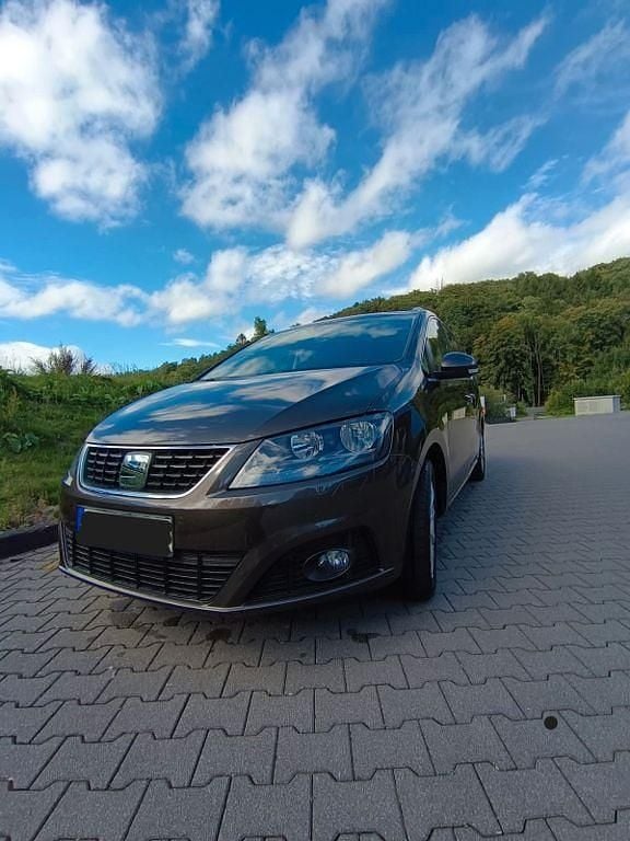 Braun Gebraucht 2020 Seat Alhambra Style Van / Kleinbus | 20.500 € (Superpreis) - Bild 1/4