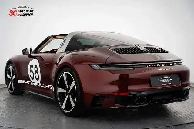 Gebraucht Porsche 992 450 PS (330 kW) 2021 Rot Cabrio