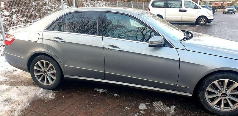 Gebraucht Mercedes E300 Elegance 231 PS (169 kW) 2012 Grau Limousine