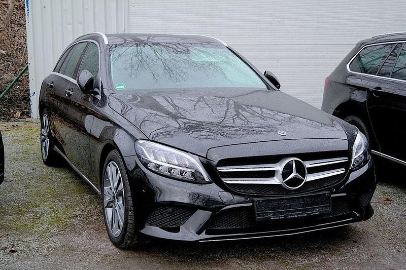 Gebraucht Mercedes C180 156 PS (114 kW) 2018 Schwarz Limousine