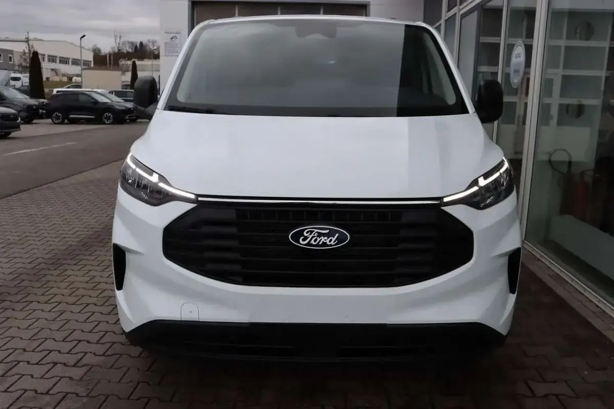 Gebraucht Ford Transit Custom Trend 136 PS (100 kW) 2025 Frozen white Van / Kleinbus