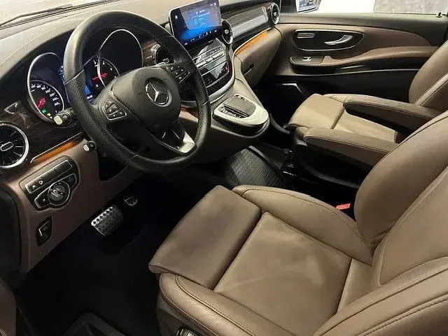 Gebraucht Mercedes V300 AMG line 237 PS (174 kW) 2022 Bergkristallweiss Van / Kleinbus