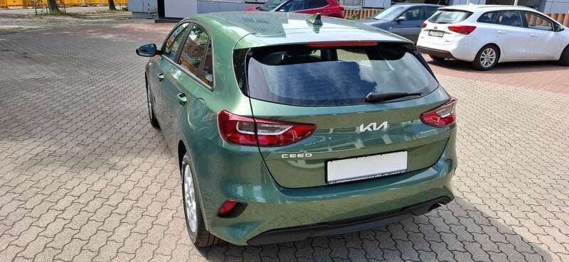 Gebraucht Kia Ceed 101 PS (74 kW) 2024 Grün Kleinwagen