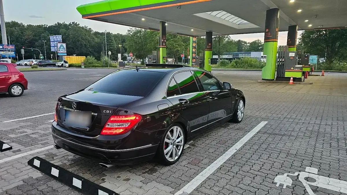Gebraucht Mercedes C320 224 PS (164 kW) 2009 Schwarz Limousine