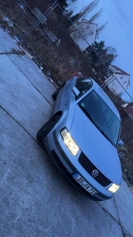 Blau Gebraucht 1998 VW Passat Limousine | 700 € (Superpreis) - Bild 1/4