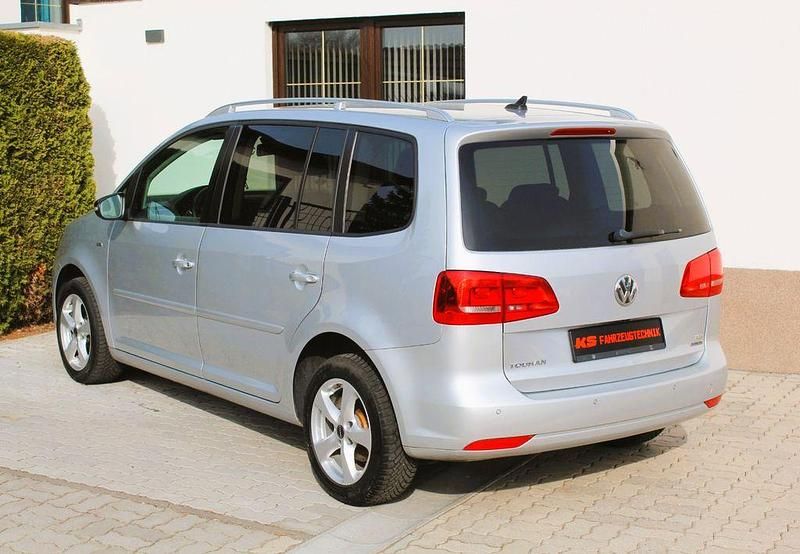 Gebraucht VW Touran Match 105 PS (77 kW) 2012 Silber Van / Kleinbus