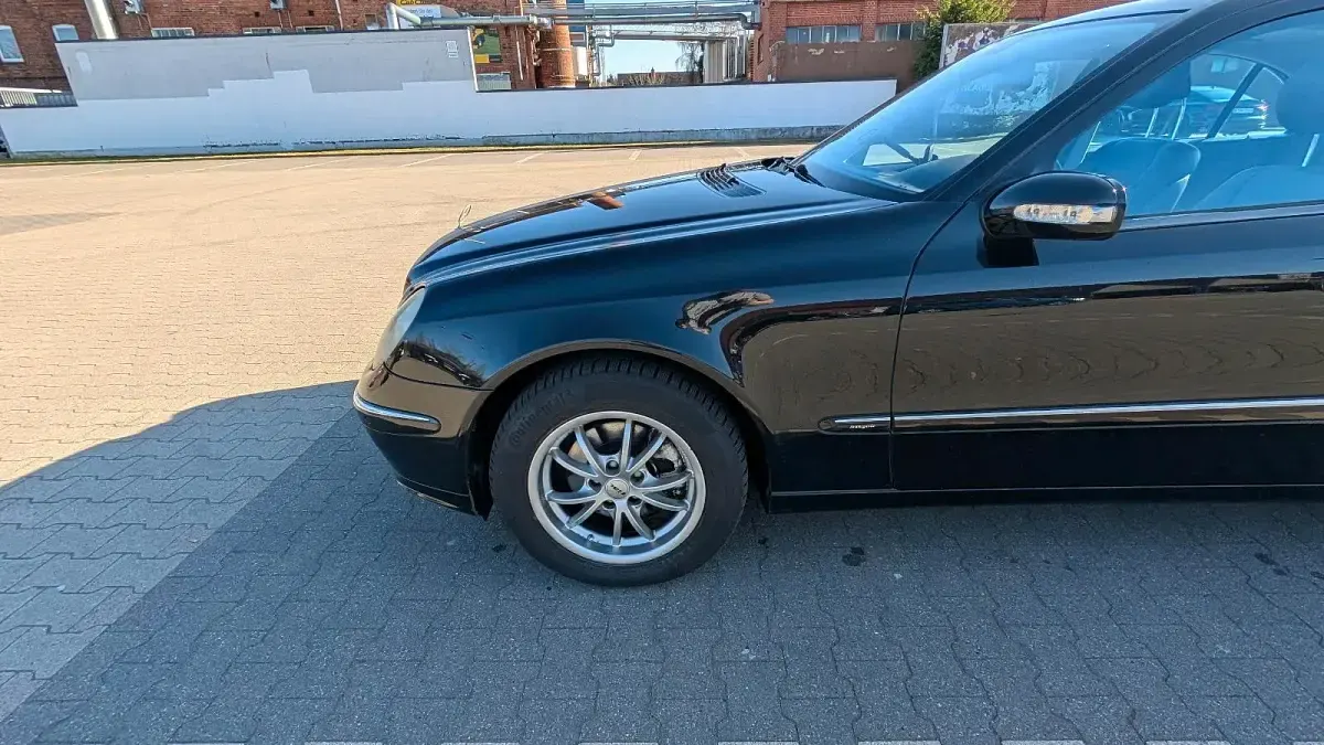 Gebraucht Mercedes E220 Avantgarde 150 PS (110 kW) 2004 Schwarz Limousine