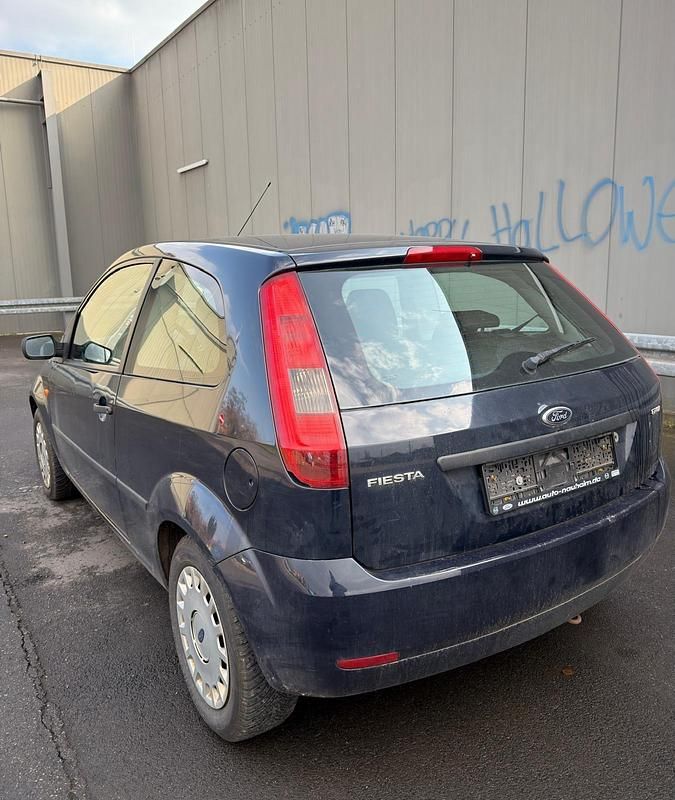 Gebraucht Ford Fiesta 90 PS (66 kW) 2005 Blau Kleinwagen