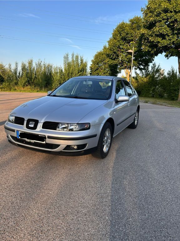Silber Gebraucht 2001 Seat Leon Limousine | 2.600 € (Fairer Preis) - Bild 1/4