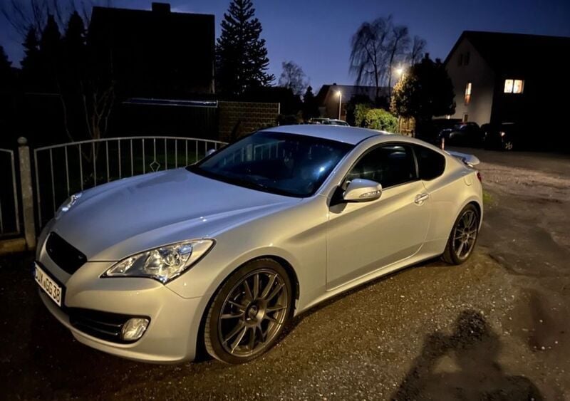Silber Gebraucht 2011 Hyundai Genesis Coupé | 15.950 € (Fairer Preis) - Bild 1/4