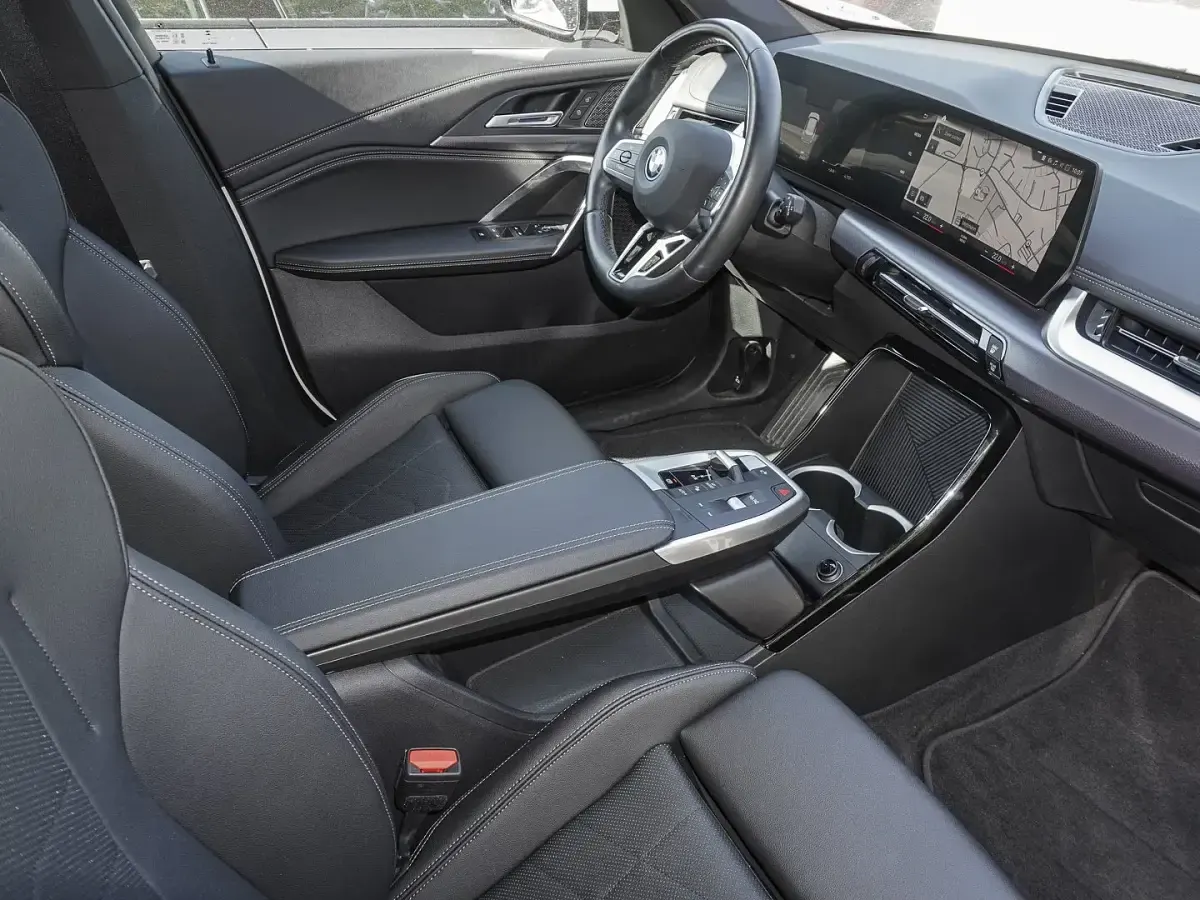 Gebraucht BMW iX1 M Sport 230 kW (313 PS) 2023 Weiß SUV