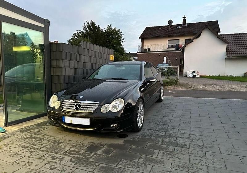 Gebraucht Mercedes C180 143 PS (105 kW) 2006 Schwarz Coupé
