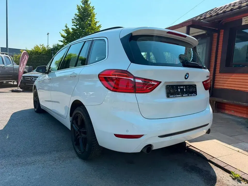 Gebraucht BMW 220 Gran Tourer Sport Line 192 PS (141 kW) 2016 Weiß Van / Kleinbus