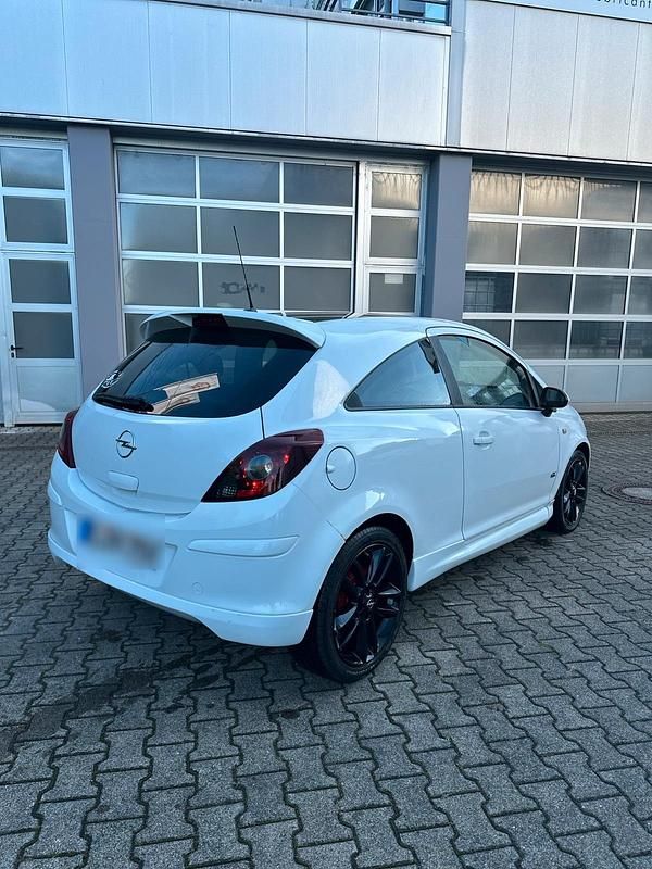 Weiß Gebraucht 2010 Opel Corsa OPC Kleinwagen | 2.500 € (Guter Preis) - Bild 1/4