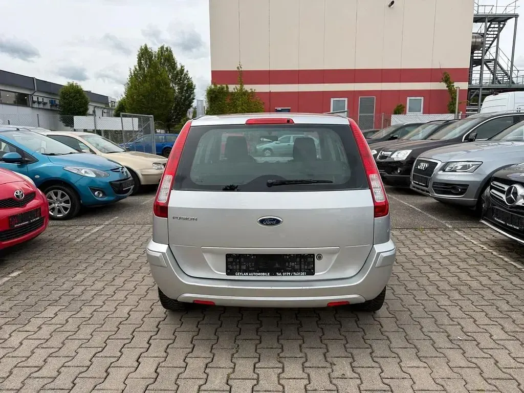 Gebraucht Ford Fusion Style 80 PS (58 kW) 2010 Silber Kleinwagen